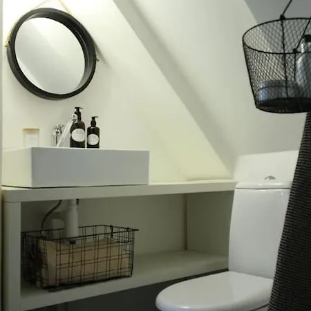 Cozy Penthouse In Town Wall شقة تالين