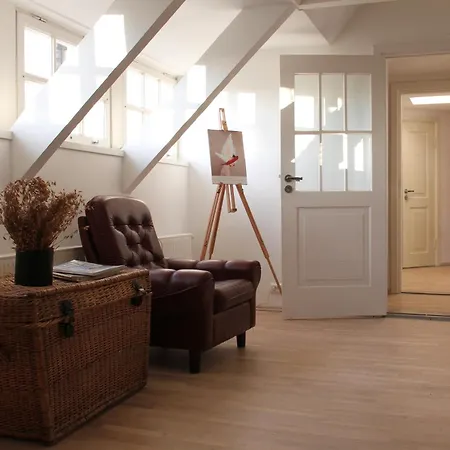 شقة Cozy Penthouse In Town Wall